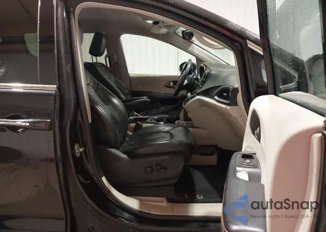 2017 Chrysler Pacifica Touring-L Plus z USA, uszkodzony, nr VIN 2C4RC1EG9HR559588